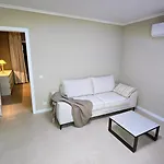 Beachfront Premium With Sunset, Pools & Sea View Apartman