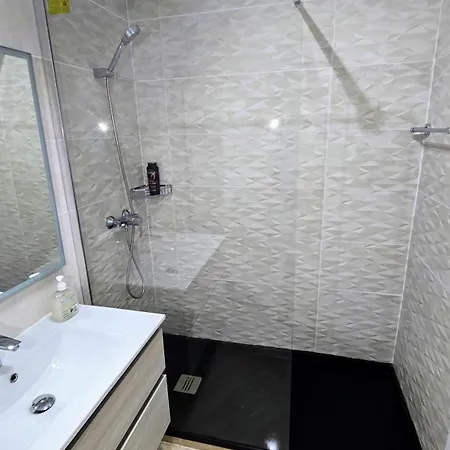Διαμέρισμα Beachfront Premium With Sunset, Pools & Sea View
