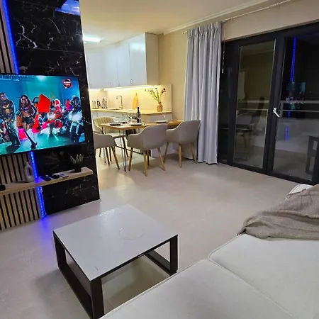 Beachfront Premium With Sunset, Pools & Sea View Apartament