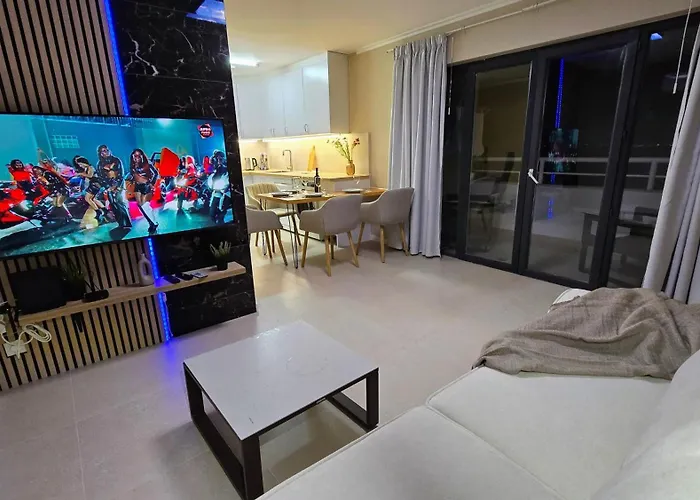 Beachfront Premium With Sunset, Pools & Sea View Apartament